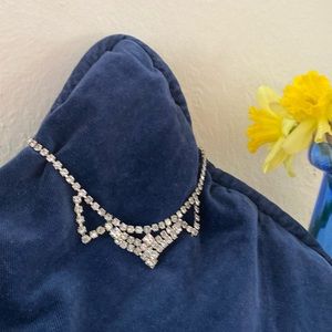 Elegant Vintage Rhinestone Necklace set in Silver-toned Metal 1950s